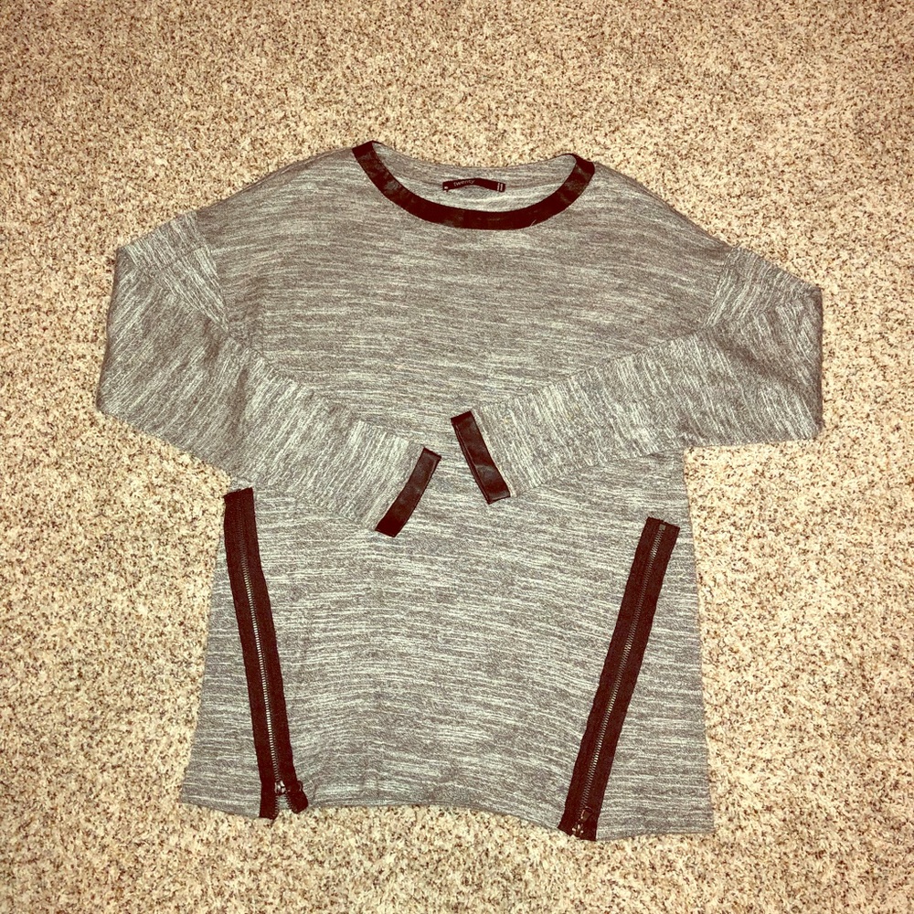 Twenty long sleeve shirt with zippers & leather